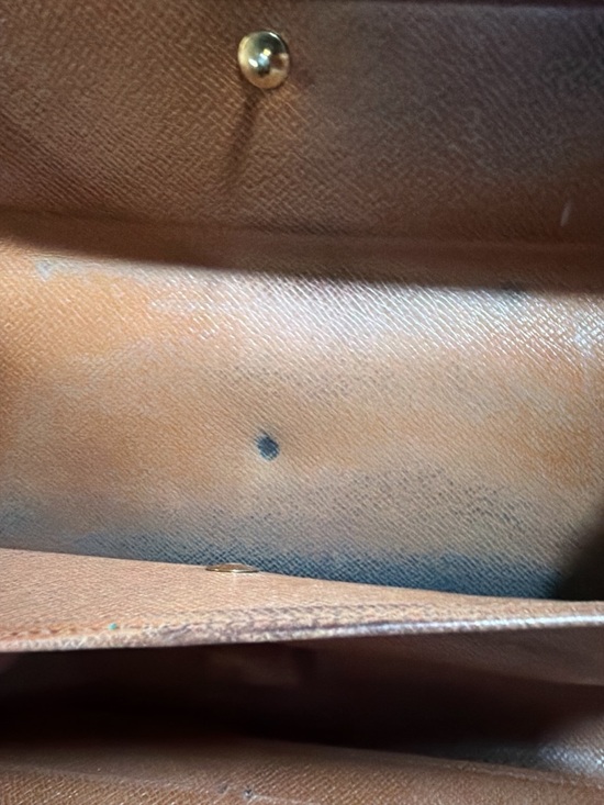 ✨ Authentic Louis Vuitton Monogram Sarah Wallet ✨ - Picture 4 of 4